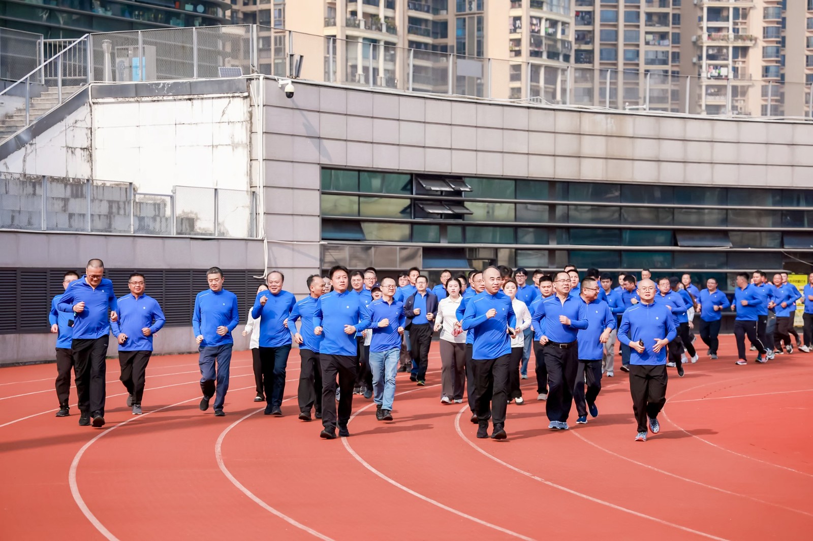 领导领跑.JPG 领导领跑.JPG